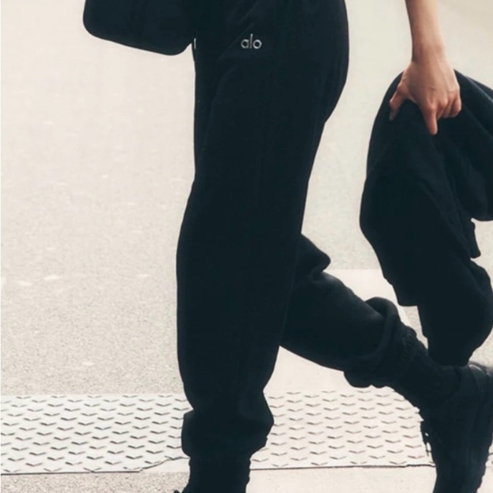 ALO Yoga Women's Black Sweatpants - Picture 4 of 7